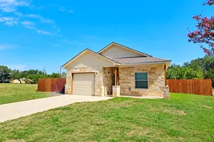 1304 Glenwood Cir, Breckenridge, TX 76424 - Photo 3
