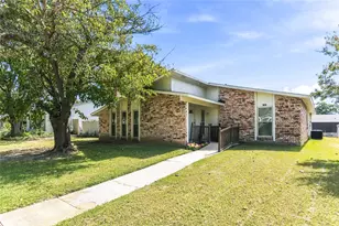 1901 Dodge Trail, Grand Prairie, TX 75052 - Photo 1