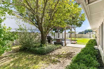 1901 Dodge Trail, Grand Prairie, TX 75052 - Photo 27