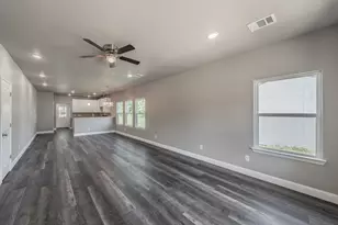 708 Elba St, Bowie, TX 76230 - Photo 5