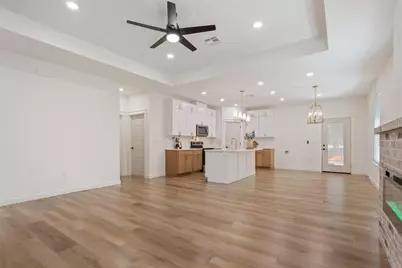 933 N 12th Street, Waco, TX 76707 - Photo 9