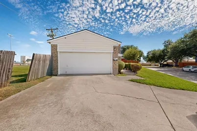 2228 Bunker Hill Drive, Carrollton, TX 75006 - Photo 3
