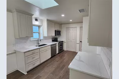 10108 Regent Row Street, Benbrook, TX 76126 - Photo 5