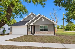 207 E McCoulskey St, Terrell, TX 75160 - Photo 1