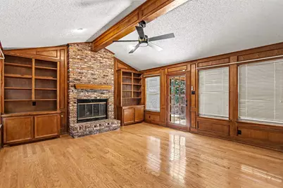 521 Cranbrook Lane, Grand Prairie, TX 75052 - Photo 15