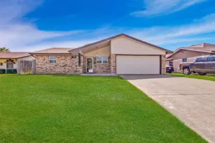 521 Cranbrook Ln, Grand Prairie, TX 75052 - Photo 1