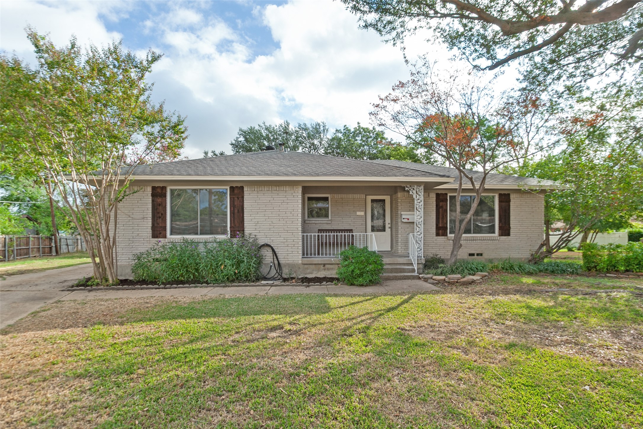 1116 Atlanta Cir, Garland, TX 75041 - MLS 21418109 - Coldwell Banker