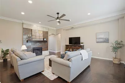 909 Palm Desert Drive, Garland, TX 75044 - Photo 9