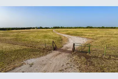 1095 Austin Hines Drive, China Spring, TX 76633 - Photo 9