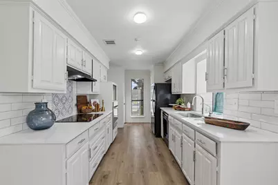 2051 Robin Hill Lane, Carrollton, TX 75007 - Photo 9