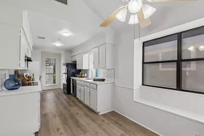 2051 Robin Hill Lane, Carrollton, TX 75007 - Photo 5