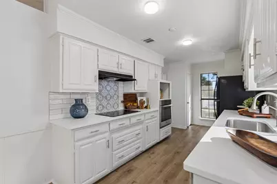 2051 Robin Hill Lane, Carrollton, TX 75007 - Photo 11