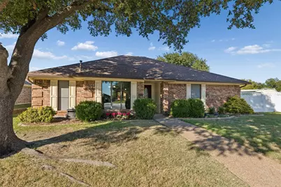 2051 Robin Hill Lane, Carrollton, TX 75007 - Photo 3