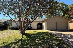 417 Linda Dr, Burleson, TX 76028 - Photo 1