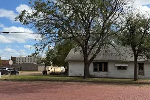 325 Pine St, Ranger, TX 76470 - Photo 9