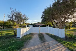 109 Live Oak Rd, Springtown, TX 76082 - Photo 1