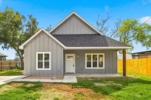 407 Bass St, Bridgeport, TX 76426 - Photo 1