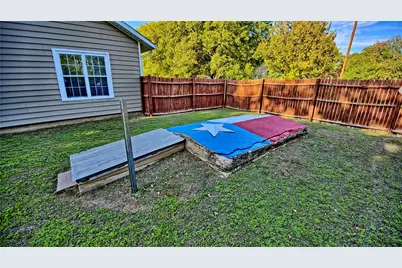 308 E Evans Street, Saint Jo, TX 76265 - Photo 17
