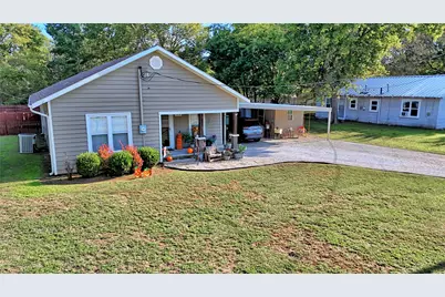 308 E Evans Street, Saint Jo, TX 76265 - Photo 21
