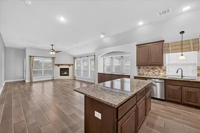 1941 Silverleaf Drive, Glenn Heights, TX 75154 - Photo 9