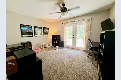 633 Oakwood Avenue, Hurst, TX 76053 - Photo 11