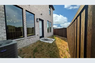 4447 Fatima Drive, Irving, TX 75062 - Photo 31