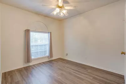 1813 W Wall Street, Grapevine, TX 76051 - Photo 17