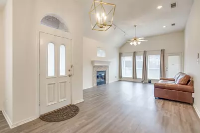 1813 W Wall Street, Grapevine, TX 76051 - Photo 5