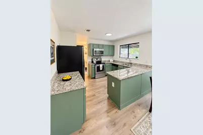 608 Valley Mills Drive, Arlington, TX 76018 - Photo 9