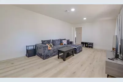 529 Parkside Drive, White Settlement, TX 76108 - Photo 5
