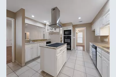 3640 Dahlia Drive, Grand Prairie, TX 75052 - Photo 9