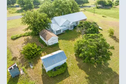 16401 Cedar Rock Parkway, Crawford, TX 76638 - Photo 7