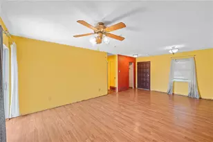 518 E Avenue G, Rosebud, TX 76570 - Photo 3