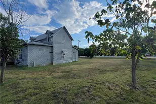 201 N Wiebusch St, Riesel, TX 76682 - Photo 5