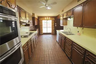 1000 W 6th St, McGregor, TX 76657 - Photo 9