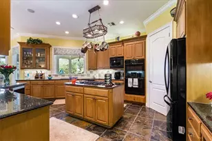 1021 Park Ridge Cir, McGregor, TX 76657 - Photo 13