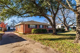 1312 W 3rd St, McGregor, TX 76657 - Photo 3