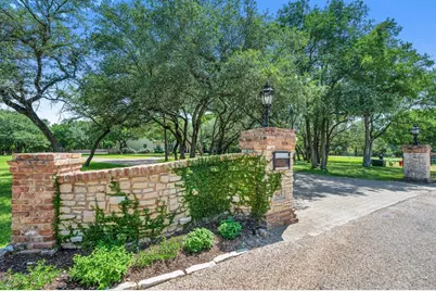 565 Lost Hunters Canyon, China Spring, TX 76633 - Photo 5
