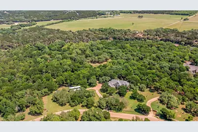 565 Lost Hunters Canyon, China Spring, TX 76633 - Photo 3