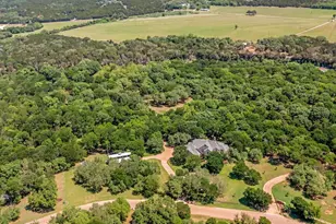 565 Lost Hunters Canyon, China Spring, TX 76633 - Photo 3