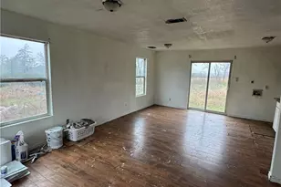 103 Cypress St, Lott, TX 76656 - Photo 13