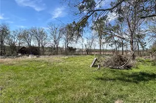 103 Cypress St, Lott, TX 76656 - Photo 9