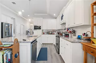 422 Travis Dr, McGregor, TX 76657 - Photo 11