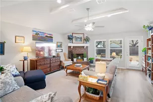 422 Travis Dr, McGregor, TX 76657 - Photo 3