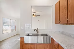 1615 Crockett St, Bellmead, TX 76705 - Photo 5