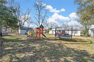 1016 E Elm St, Hillsboro, TX 76645 - Photo 23