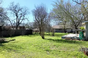 706 W Navasota St, Groesbeck, TX 76642 - Photo 17