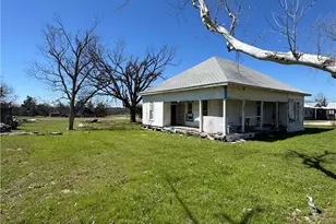 320 N 5th St, Lott, TX 76656 - Photo 3