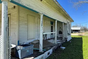 320 N 5th St, Lott, TX 76656 - Photo 11