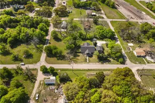 906 S 3rd St, Valley Mills, TX 76689 - Photo 35